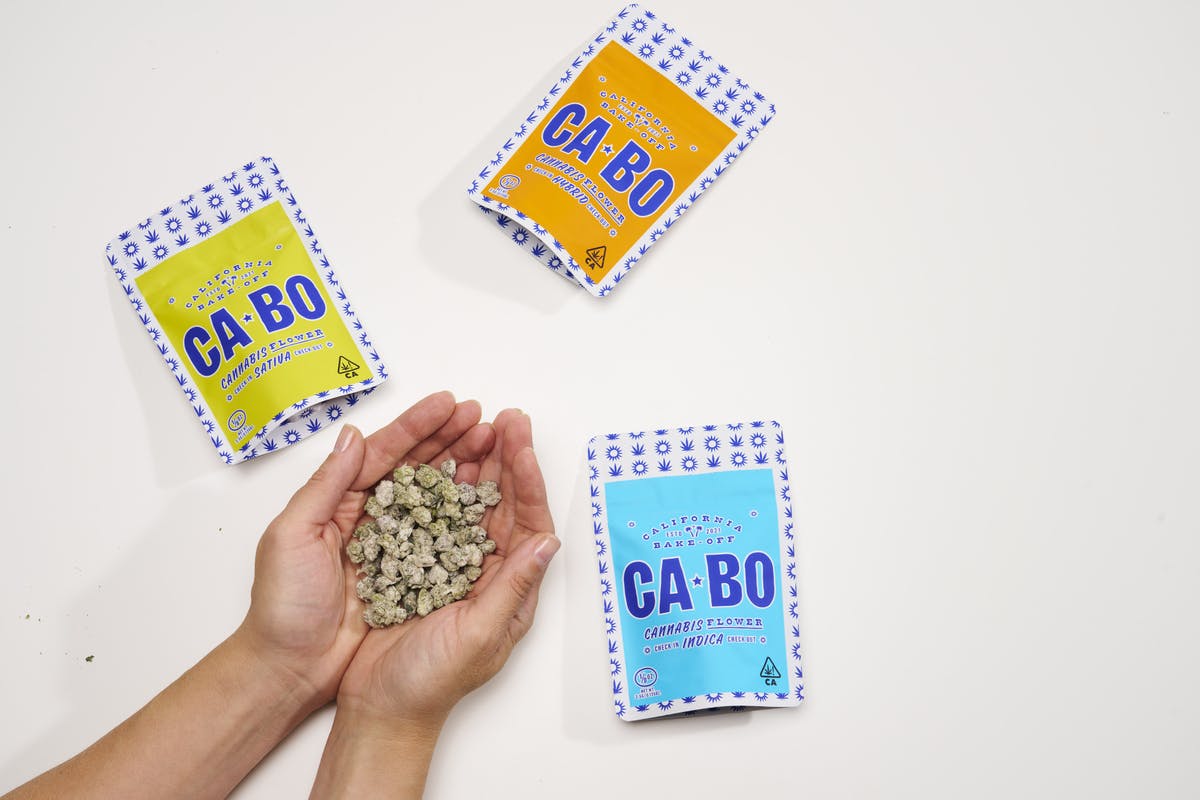 CABO Diamond Dust Infused 3.5g Flower - White Runtz - Hybrid 1 CABO Diamond Dust Infused 3.5g Flower - White Runtz - Hybrid